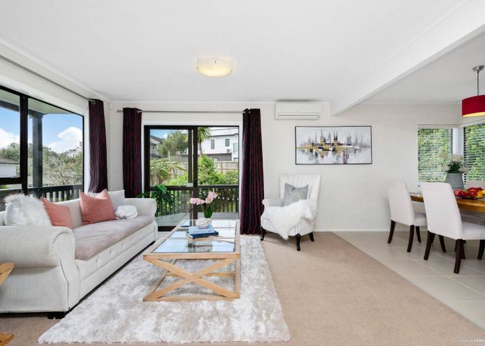  at 2/8 Sunward Rise, Glenfield, North Shore City, Auckland