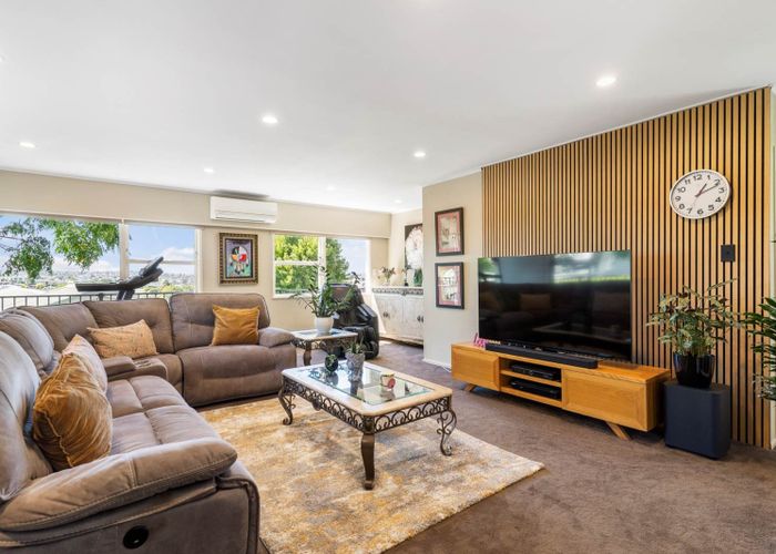  at 21 Hatherlow Street, Glenfield, Auckland