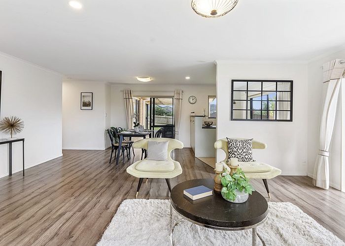  at 6 Parkcrest Drive, Henderson, Auckland