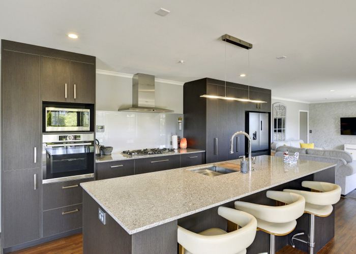  at 7 Routhan Way, Carterton, Carterton