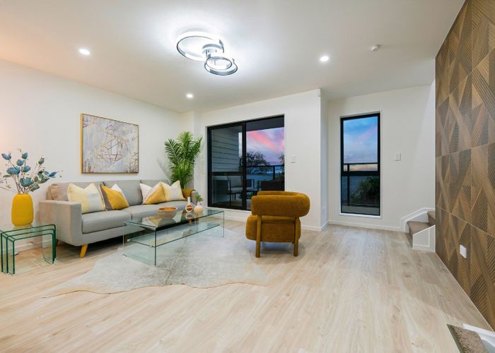  at 21F Laura Street, Kelston, Auckland