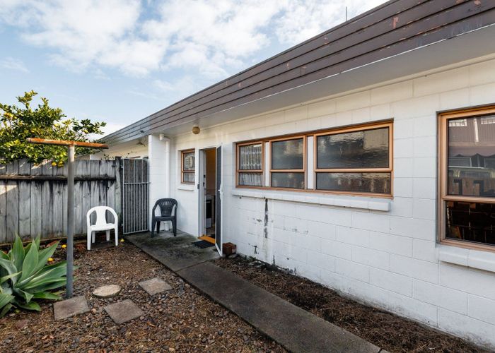  at 2/875 Heaphy Terrace, Claudelands, Hamilton
