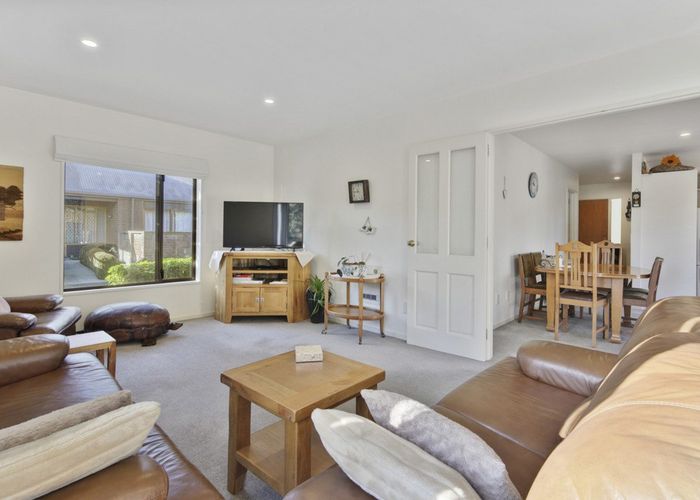 For sale 1 / 247 Maidstone Road, Avonhead, Christchurch City