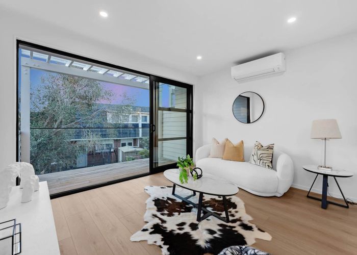  at 2-7/1 Waiohua Road, Greenlane, Auckland City, Auckland