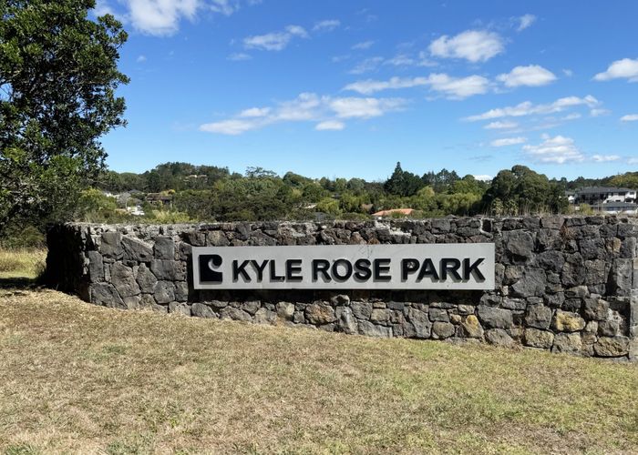  at 8B Albertine Place, Greenhithe, North Shore City, Auckland