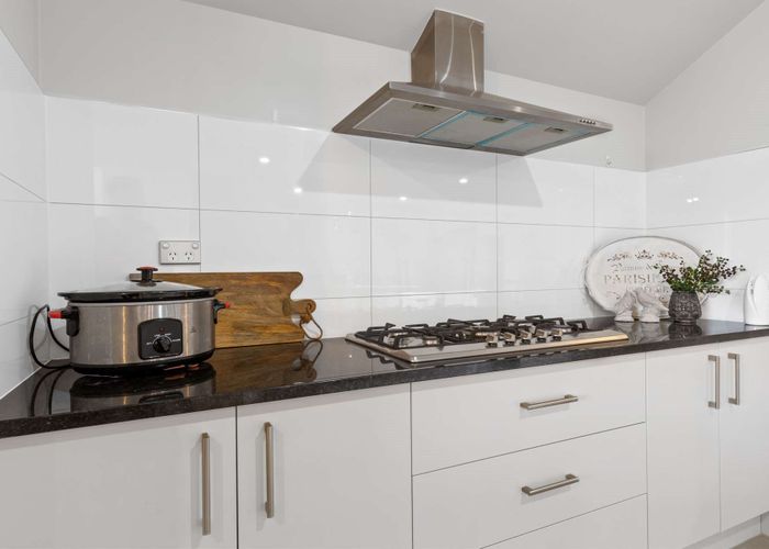  at 17 Hartford Terrace, Huntington, Hamilton