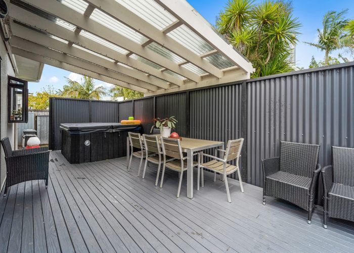  at 2/86 Beach Road, Castor Bay, North Shore City, Auckland