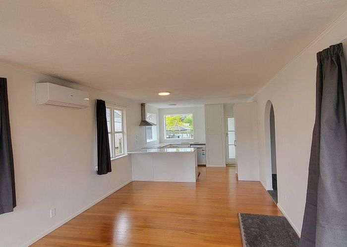  at 4 Beazley Place, Glendene, Auckland