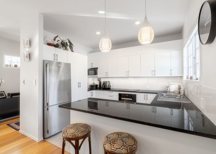  at 14 Beach Road, Northcote Point, North Shore City, Auckland