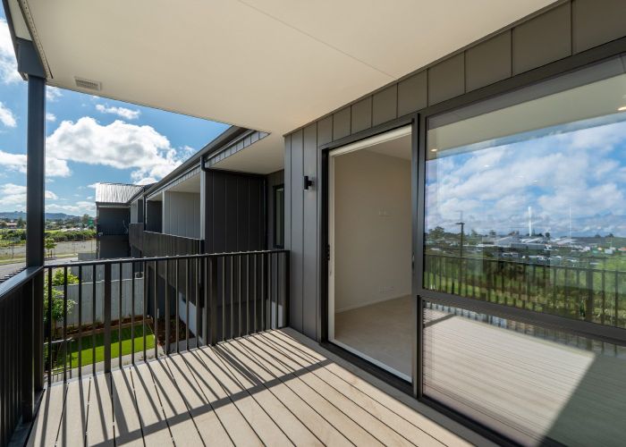  at 13/18 Paraone Crescent, Conifer Grove, Papakura, Auckland