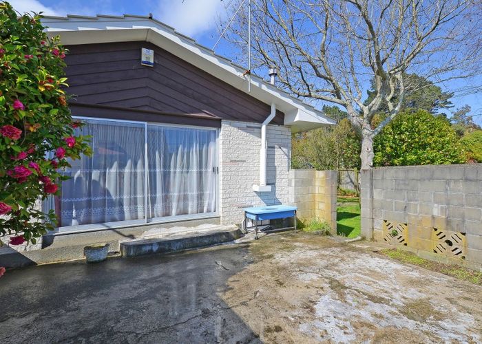  at 1 Hillside Drive, Maoribank, Upper Hutt