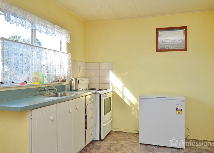  at 72 Woodward Street East, Featherston