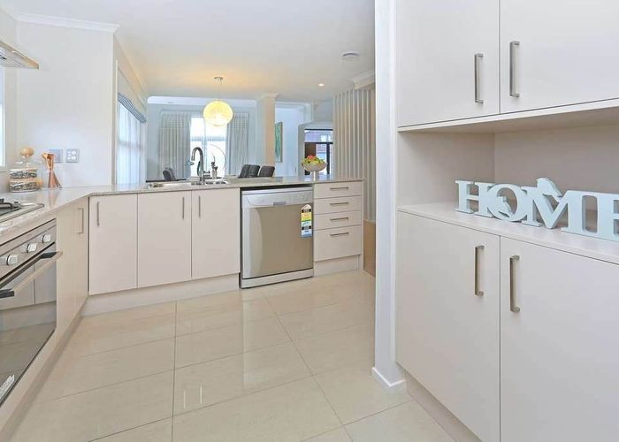  at 8 Hirimate Place, Flat Bush, Manukau City, Auckland