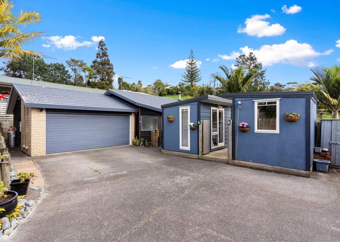  at 109E Glengarry Road, Glen Eden, Auckland