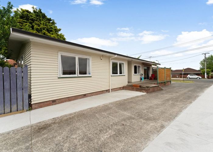  at 97 Rathgar Road, Henderson, Waitakere City, Auckland