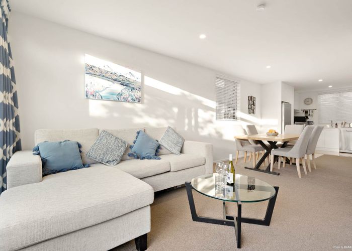  at 8/15 Chivalry Road, Glenfield, Auckland