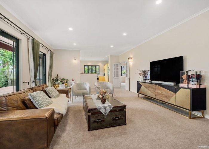  at 30 English Oak Drive, Schnapper Rock, Auckland