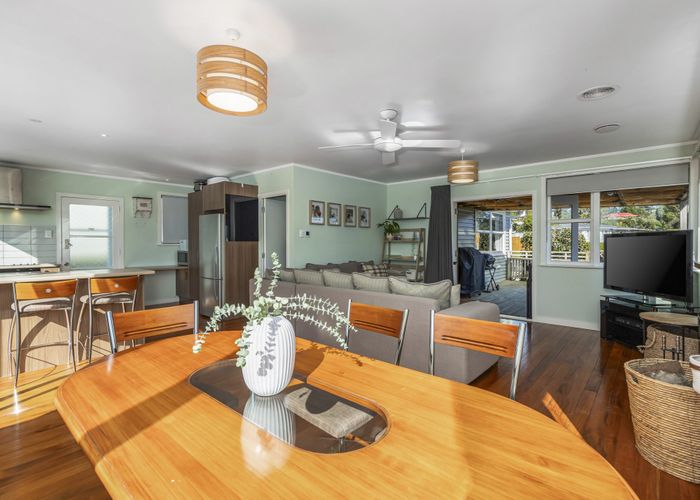  at 16 Pine Avenue, Henderson, Waitakere City, Auckland