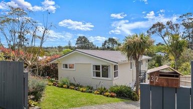  at 32 Infidel Place, Torbay, Auckland