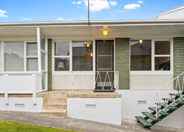  at 2/30 Halston Road, Balmoral, Auckland