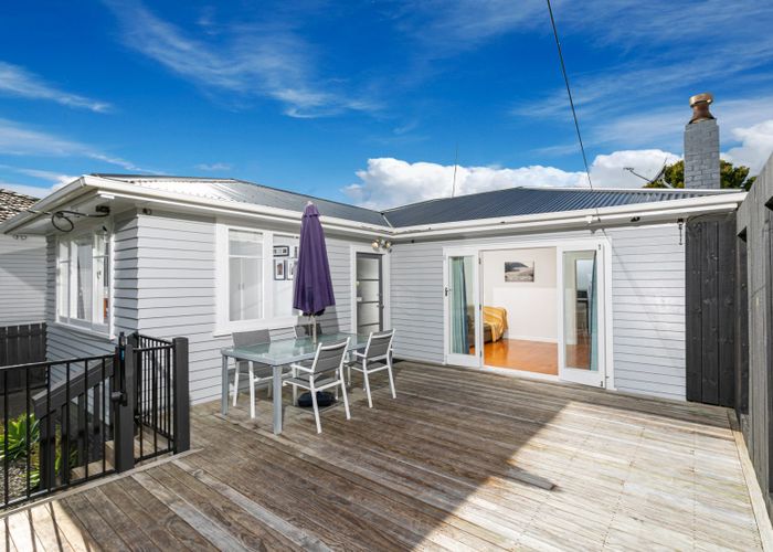  at 15 Preston Avenue, Henderson, Auckland