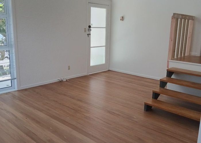  at 8 Dawnhaven Drive, Te Atatu Peninsula, Waitakere City, Auckland