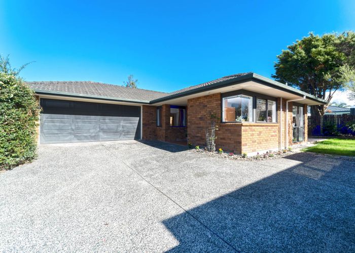 at 17 Copplestone Place, New Lynn, Auckland