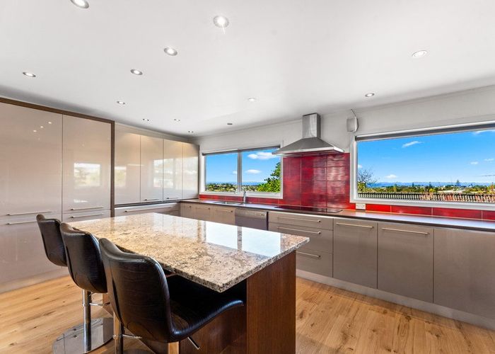  at 7 Elizabeth Place, Mairangi Bay, Auckland