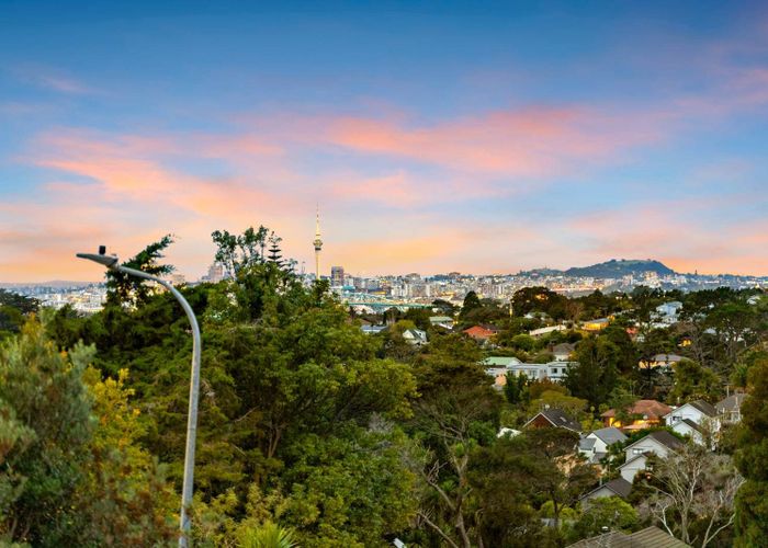  at 2/8 City View Terrace, Birkenhead, North Shore City, Auckland