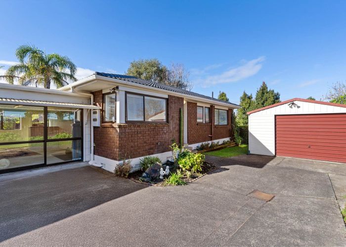  at 2/70 Butterworth Drive, Glendene, Waitakere City, Auckland