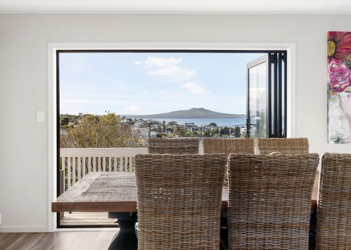  at 33b Parr Terrace, Castor Bay, North Shore City, Auckland