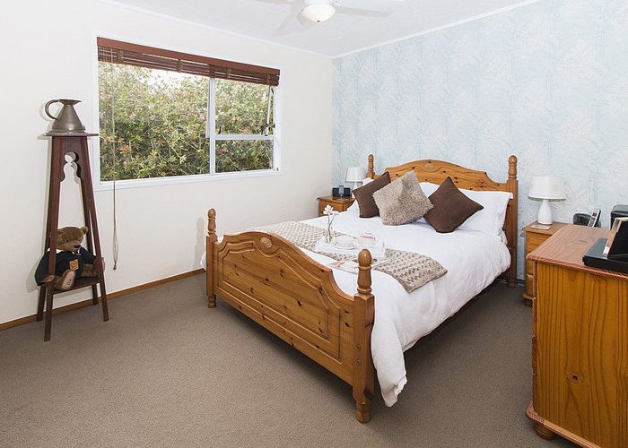  at 1 Eagleson Street, Northcross, North Shore City, Auckland