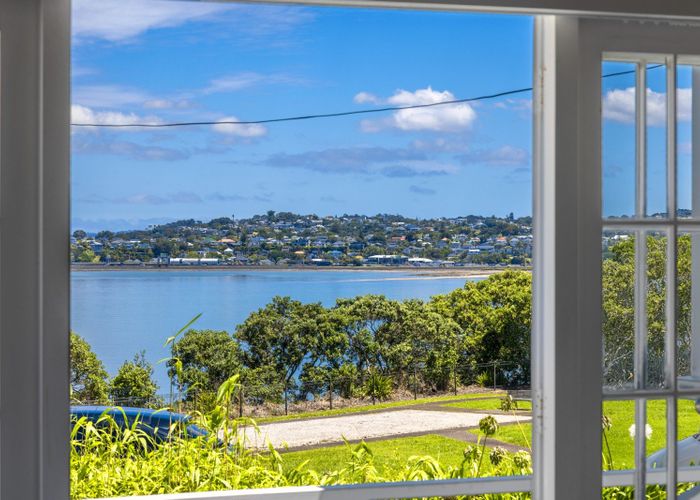 at 3 Marine Terrace, Bayswater, North Shore City, Auckland