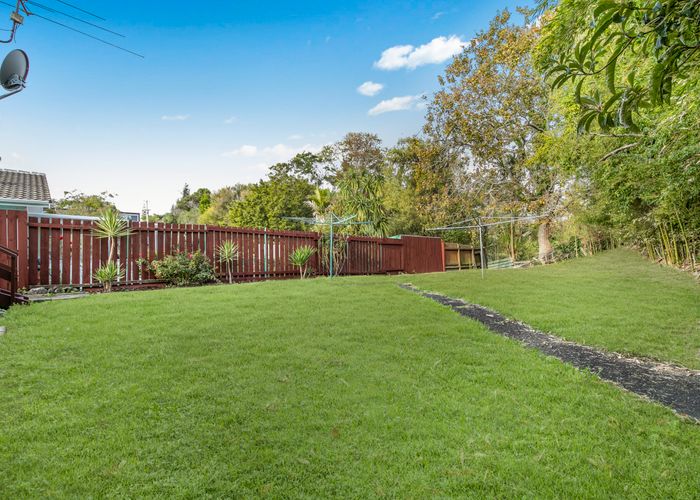  at 2/18 Wattle Road, Sunnyvale, Auckland