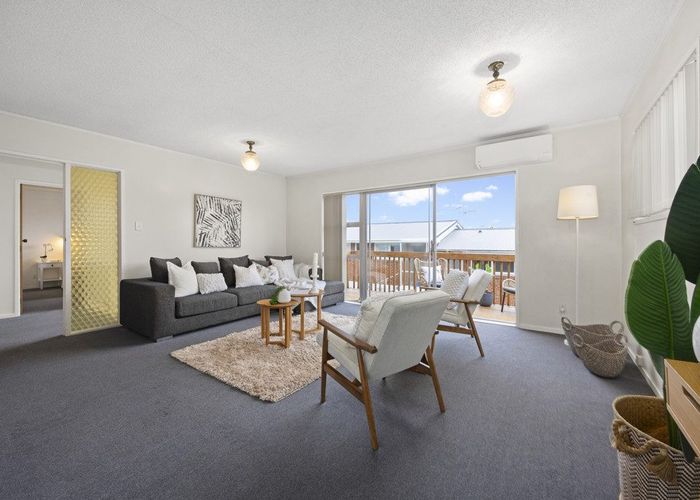  at 2/240 Onewa Road, Birkenhead, North Shore City, Auckland