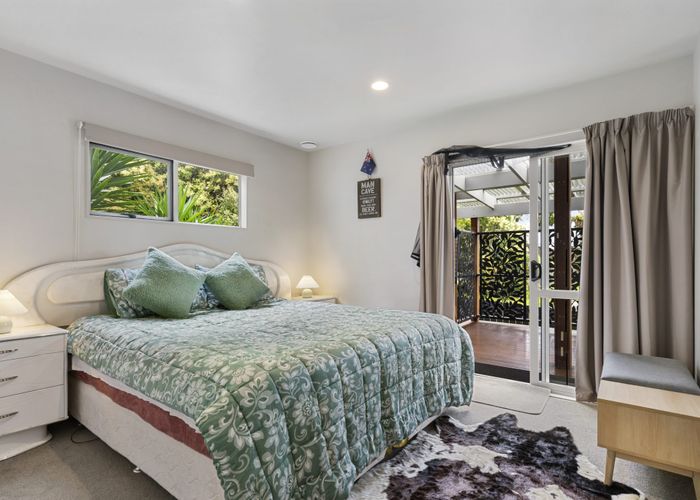  at 2/97 Taurus Crescent, Beach Haven, Auckland
