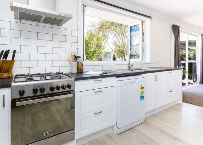  at 9 Hillside Drive, Maoribank, Upper Hutt