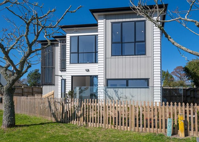  at 11A Merida Place, Unsworth Heights, North Shore City, Auckland