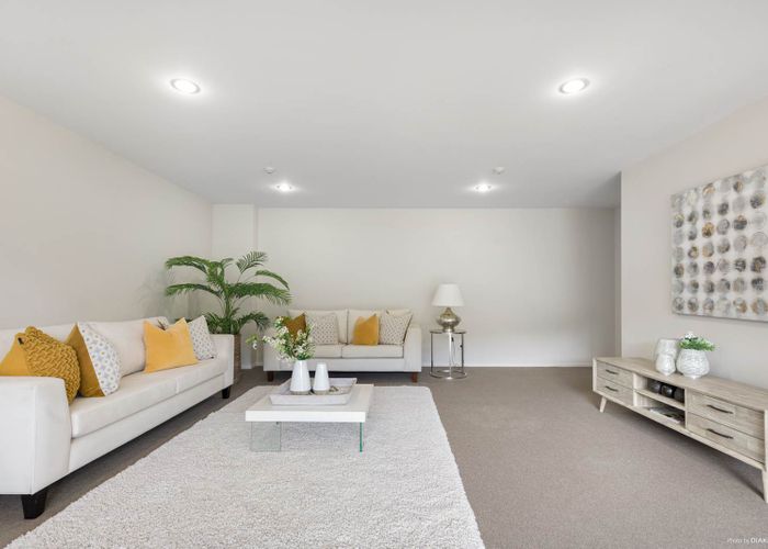  at 2/75 Tamahere Drive, Glenfield, Auckland