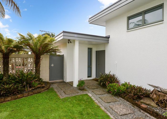  at 37 Glen Lynne Avenue, Queenwood, Hamilton