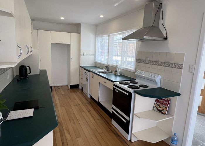  at 32 Essex Street, Te Atatu South, Waitakere City, Auckland
