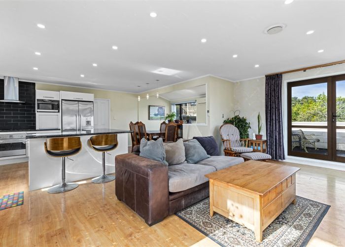  at 27 Hale Crescent, Bayview, Auckland
