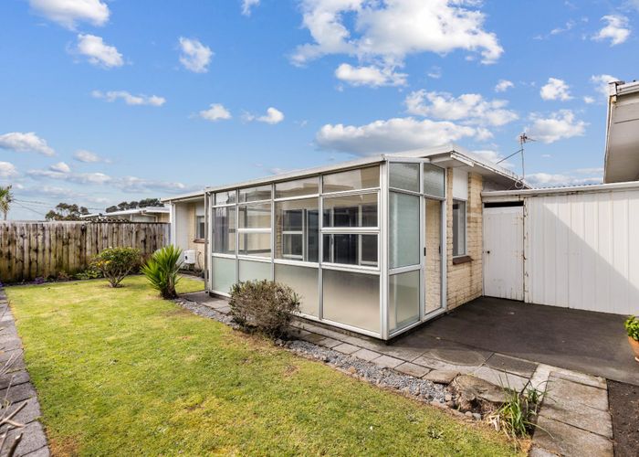  at 2/8 Belt Road, Moturoa, New Plymouth