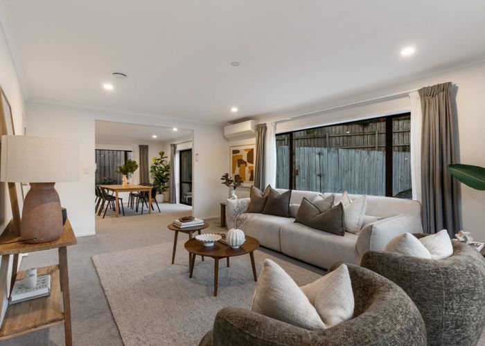  at 35 Heathglen Place, Glenfield, North Shore City, Auckland