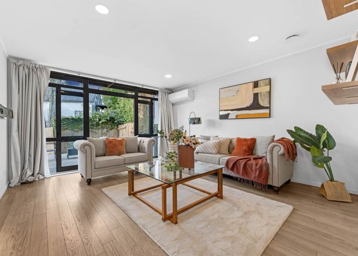  at 2/30B Verbena Road, Birkdale, North Shore City, Auckland