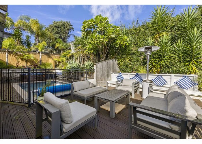  at 14 Witton Place, Schnapper Rock, Auckland