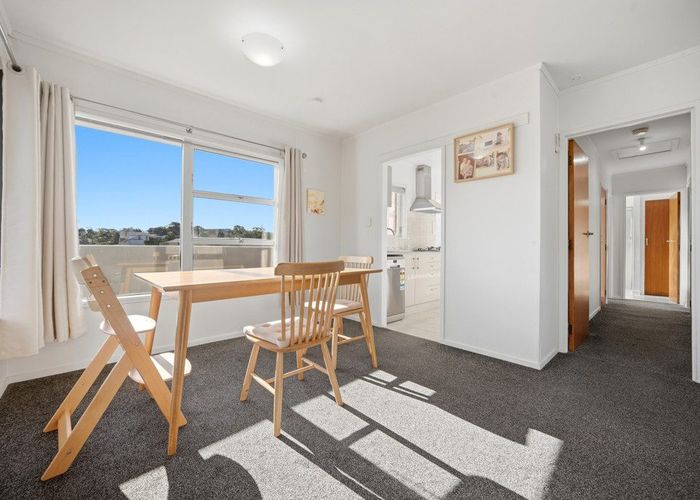  at 1/5 Wairau Road, Milford, North Shore City, Auckland