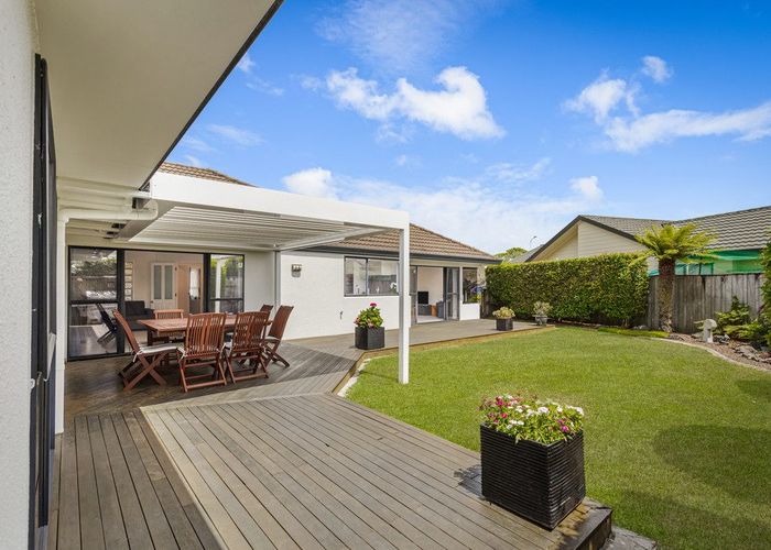  at 25 Suncrest Drive, West Harbour, Auckland