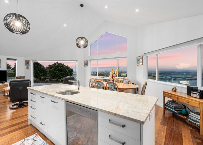  at 4 Ridgeview Lane, Mount Pleasant, Christchurch