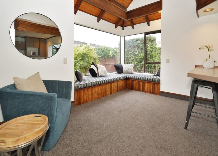  at 23 Kensington Place, Fairfield, Hamilton
